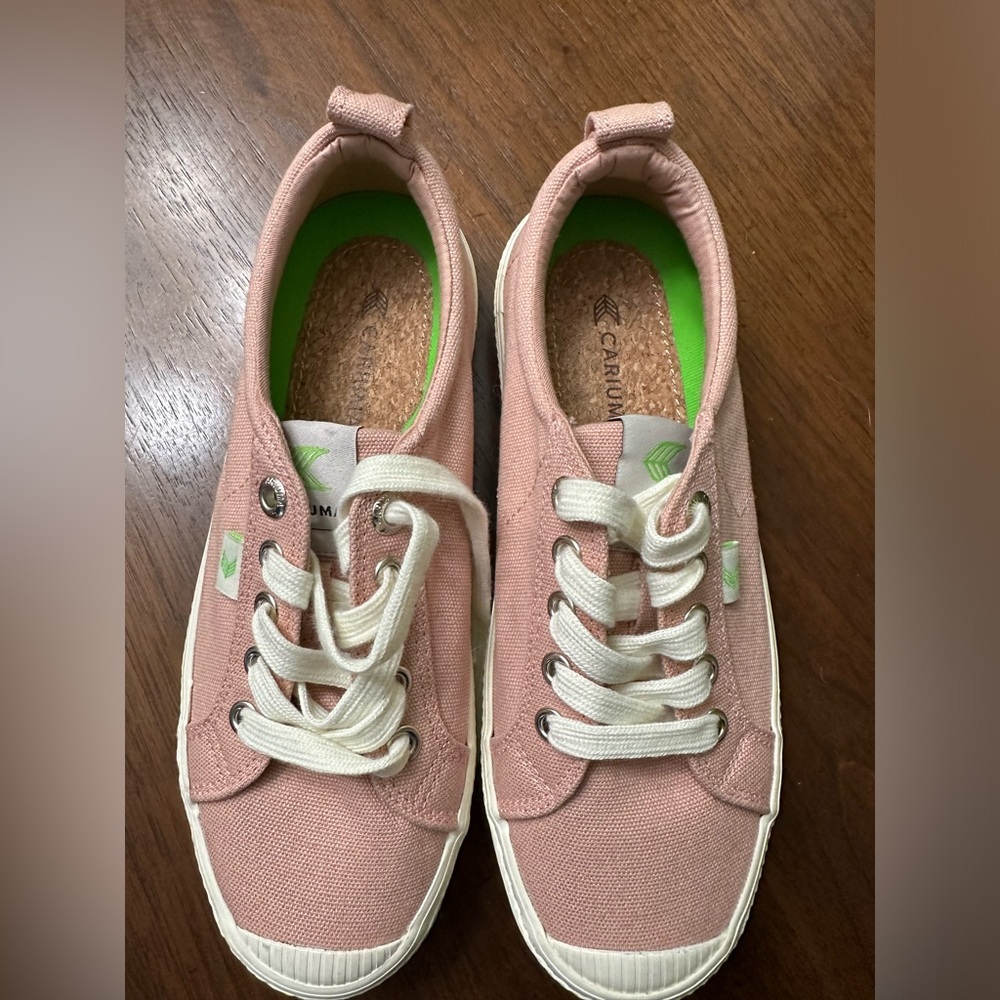 Cariuma OCA Low Rose Canvas Sneakers